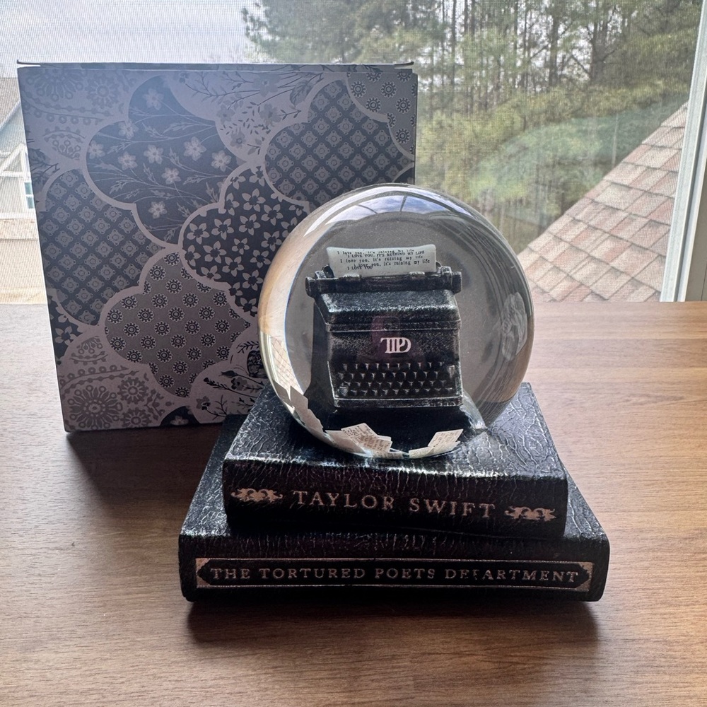 Taylor Swift the tortured poets department, snow globe